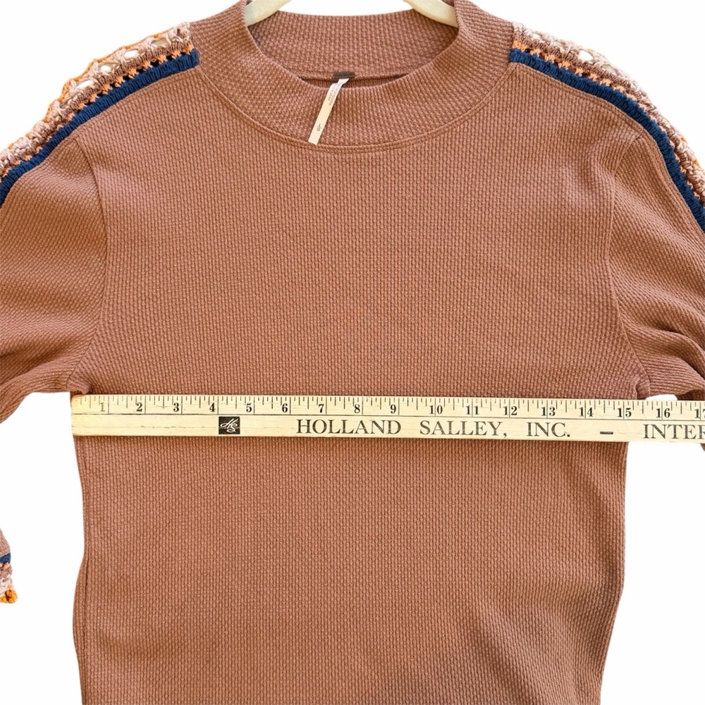 Free People Thermal Taupe Switch It Up Boho crochet Size L - Picture 5 of 5